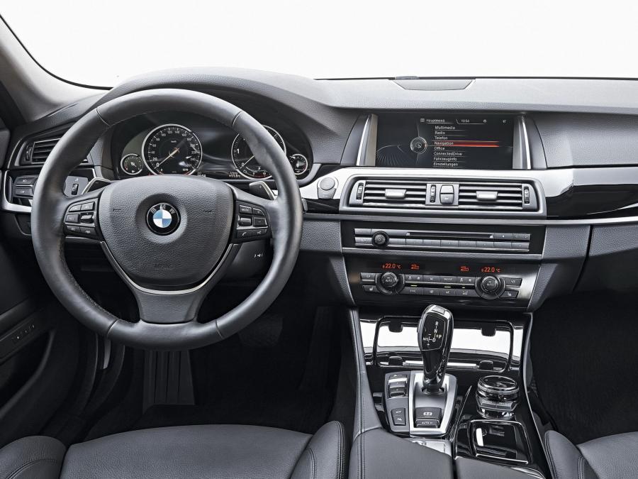  BMW 518d Sedan 2013 года  (фото 13 из 15)